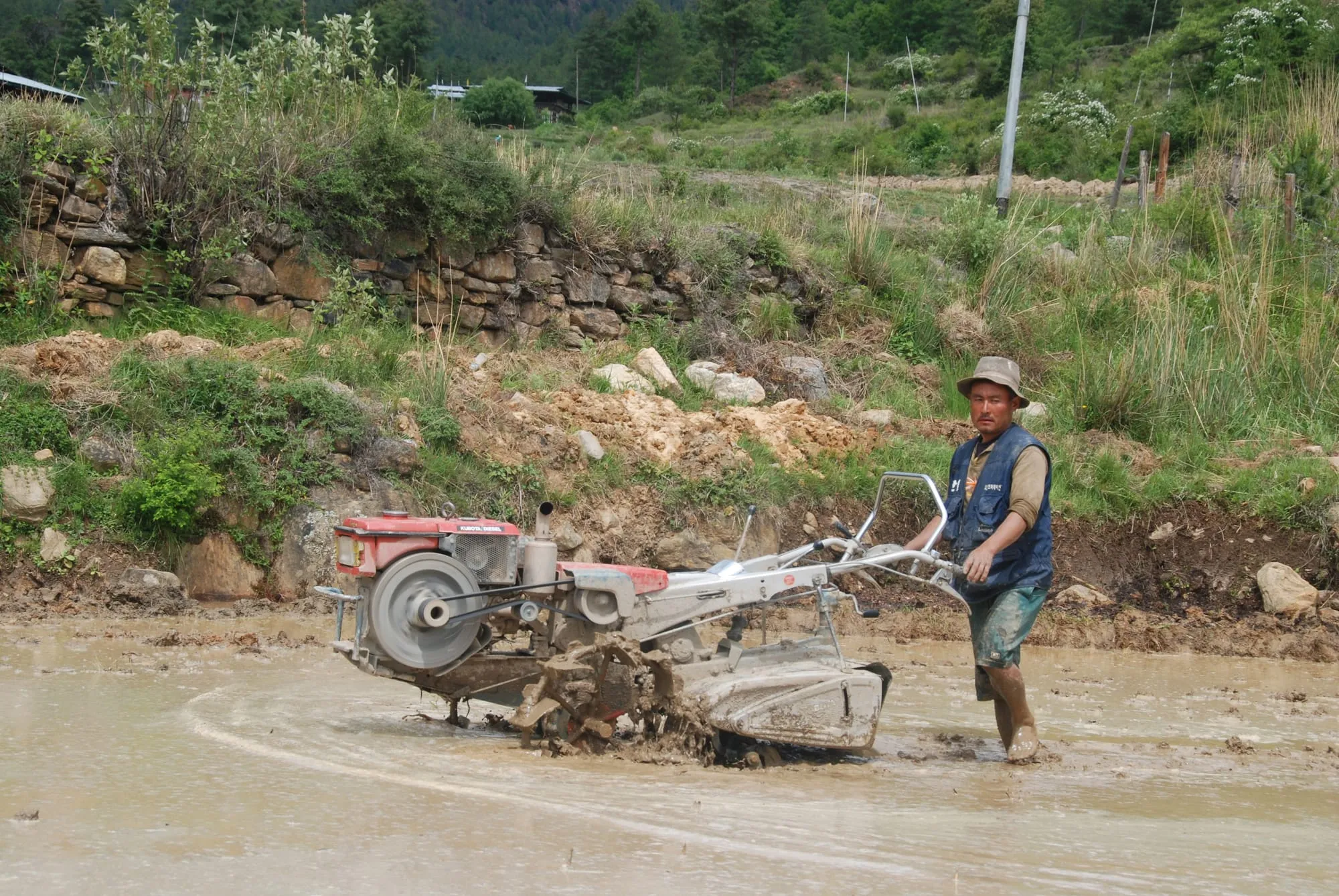 Paro has the highest number of power tillers in the country at 485. So far, Bhutan has received over 3,323 power tillers from Japan over a period of 26 years.