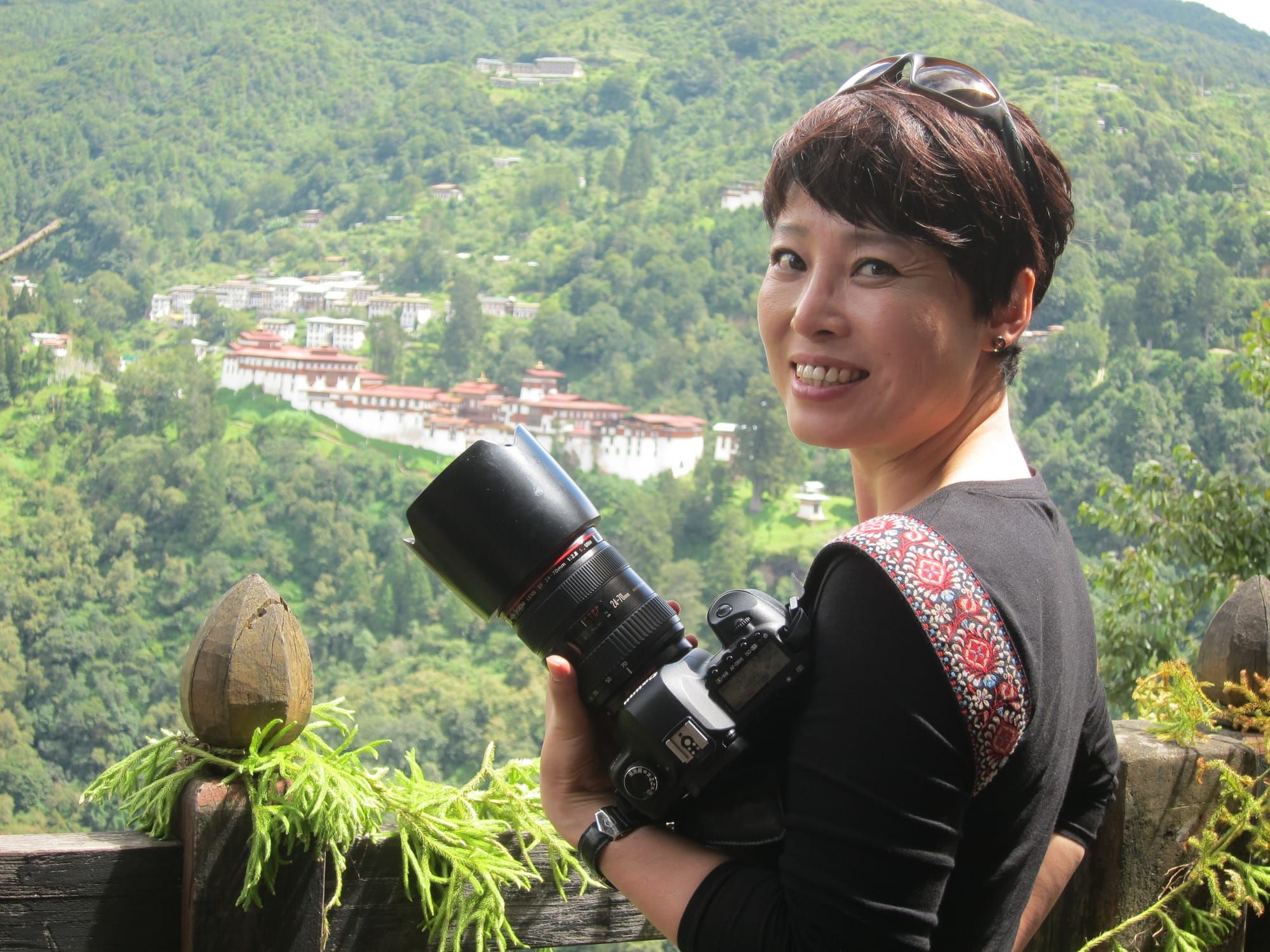 EnJong Girl near Trongsa Dzong
