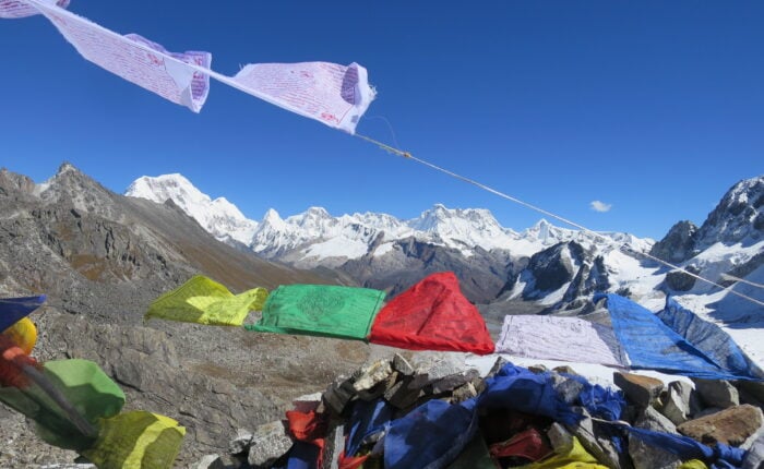 Prayer_Flags_and_mountains