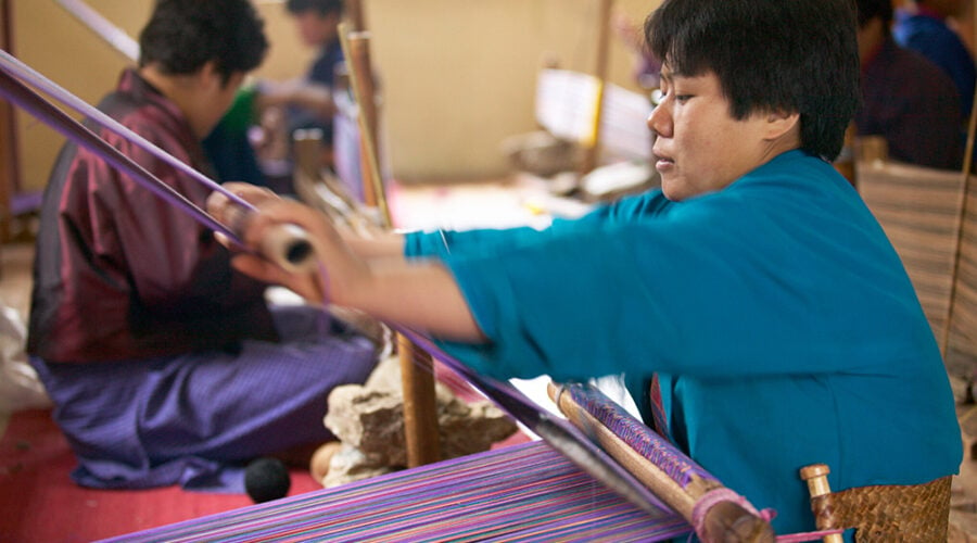 Woman_weaving